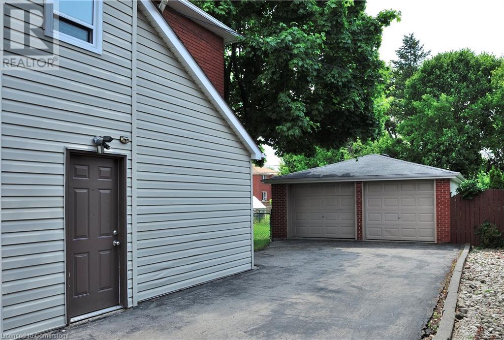 Property at 171 8 Avenue image 5