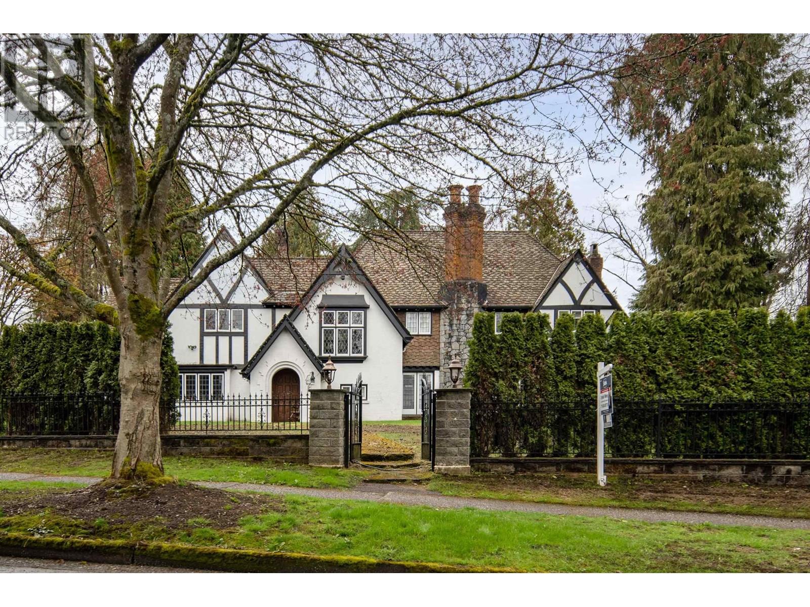 Property at 1678 SOMERSET CRESCENT image 3