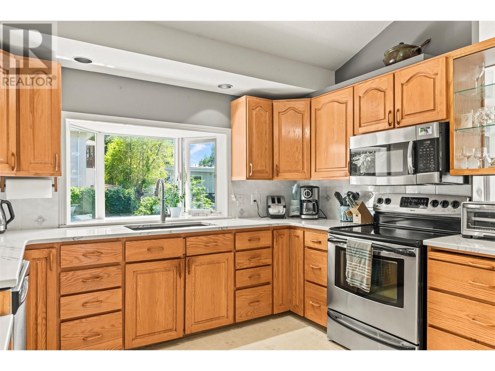 2804 25 Street, Vernon, British Columbia  V1T 4P9 - Photo 6 - 10348517