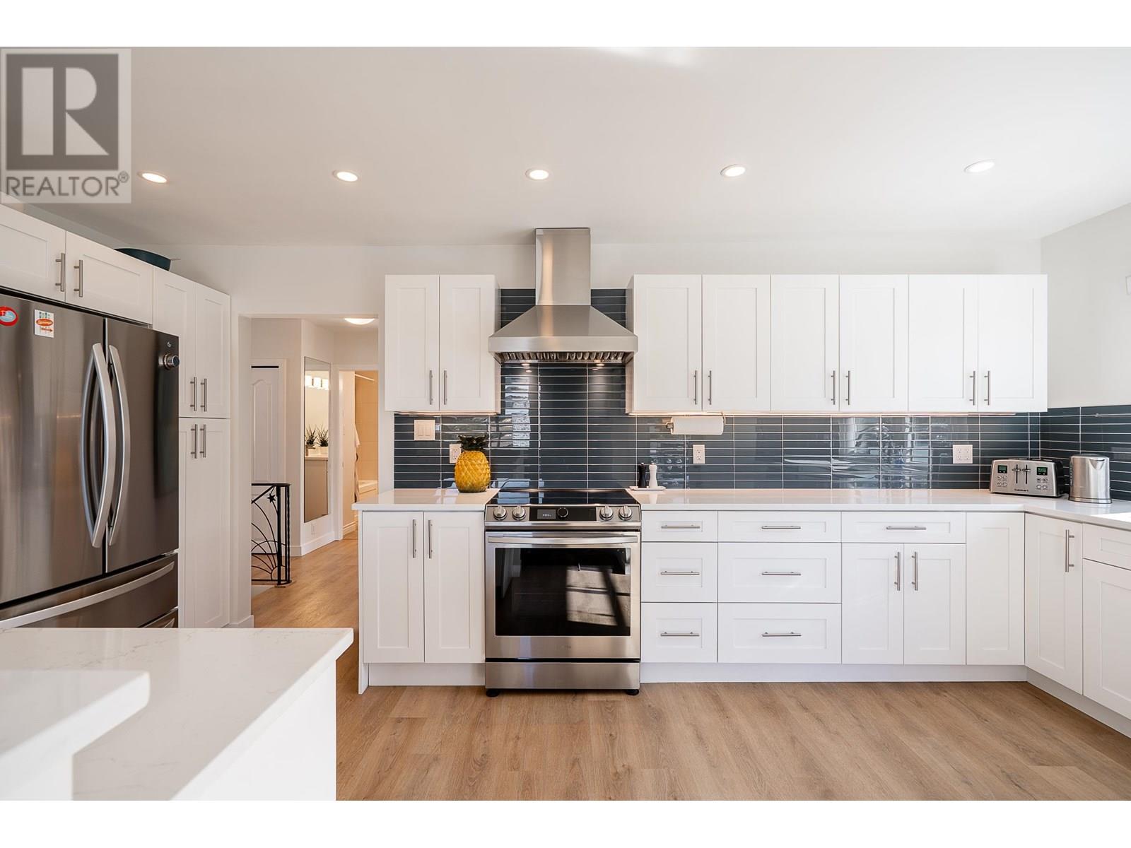 1115 VICTORY DRIVE, Port Moody, British Columbia