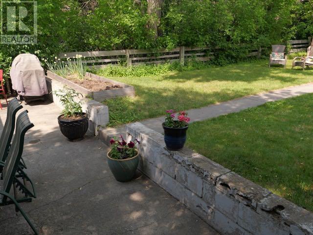 Property at 1110 8 Street SE image 4