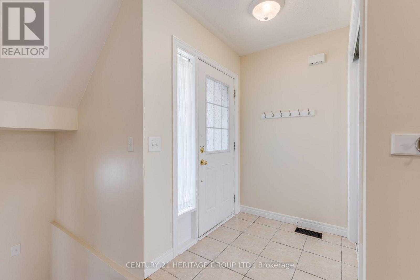 800 West Ridge Boulevard, Orillia, Ontario  L3V 0A1 - Photo 4 - S12216117