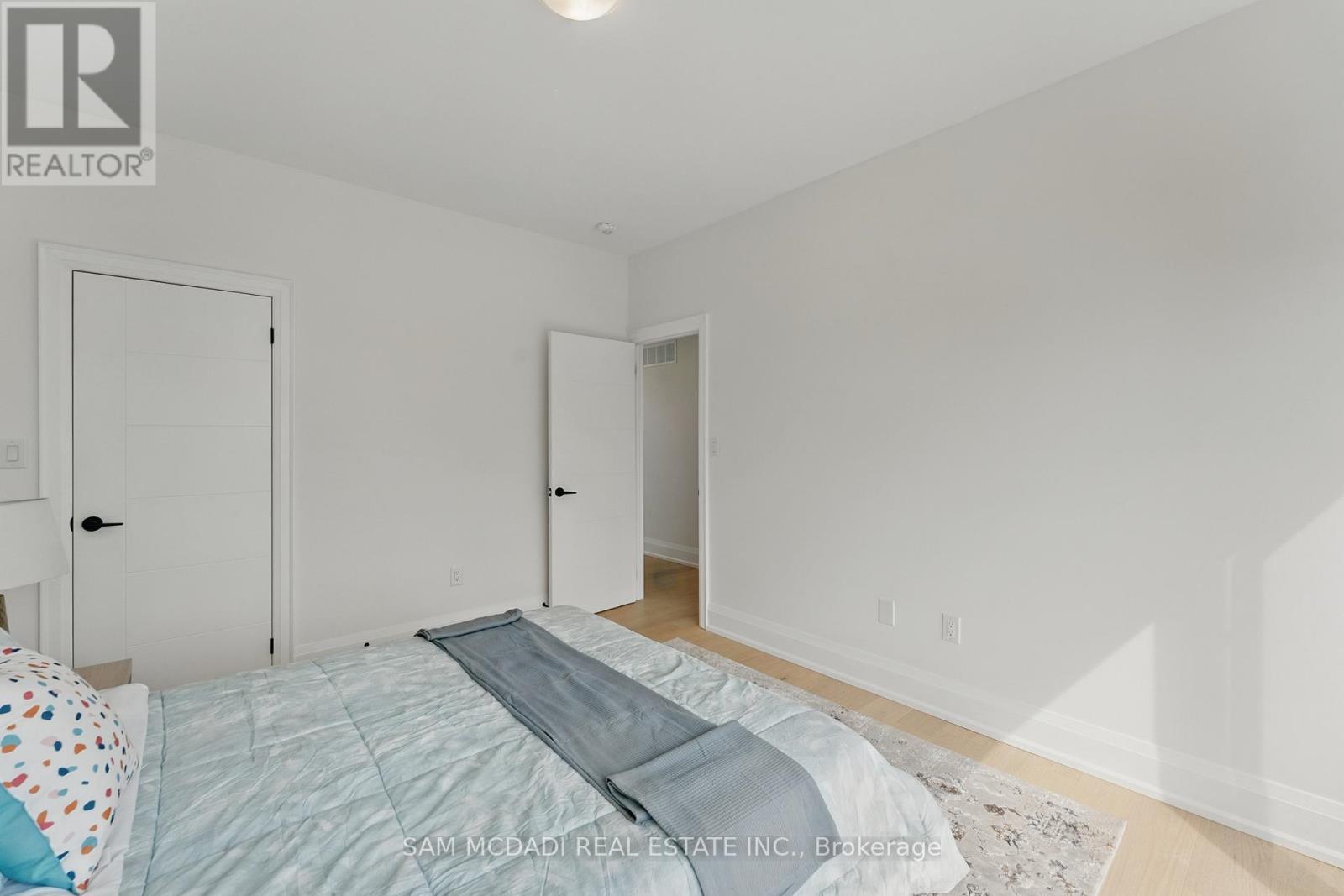 1037 Meredith Avenue, Mississauga (Lakeview), Ontario  L5E 2C6 - Photo 32 - W12191005