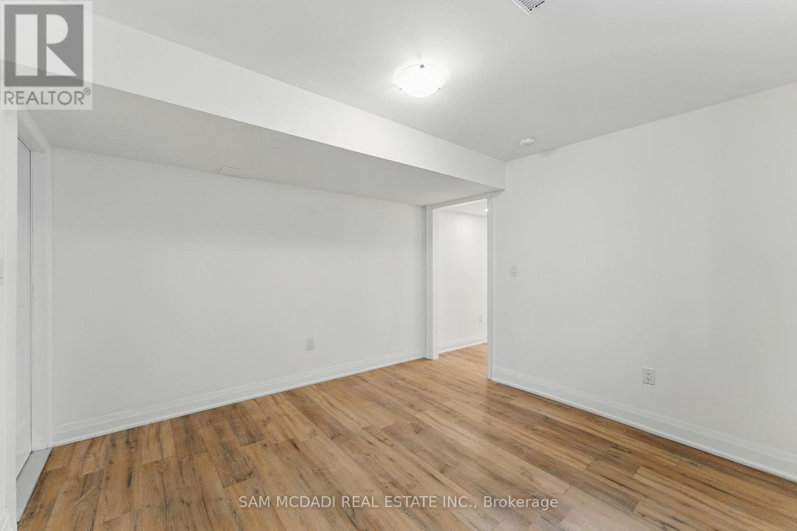 1037 Meredith Avenue, Mississauga (Lakeview), Ontario  L5E 2C6 - Photo 44 - W12191005