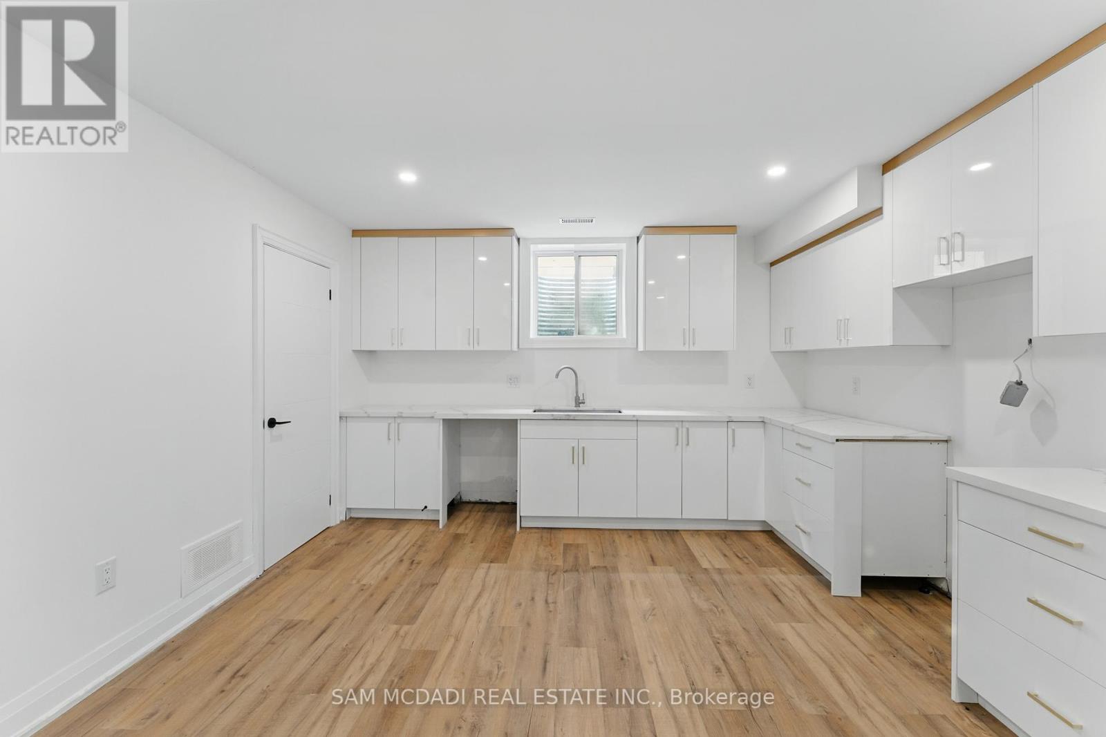 1037 Meredith Avenue, Mississauga (Lakeview), Ontario  L5E 2C6 - Photo 37 - W12191005