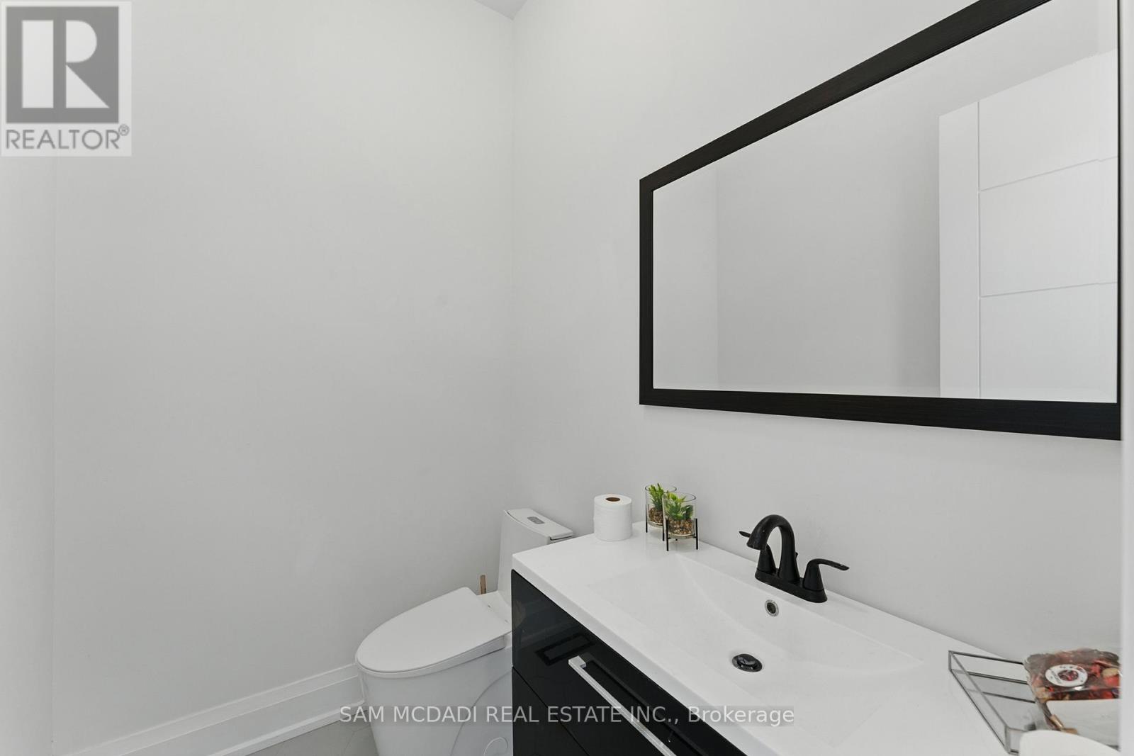 1037 Meredith Avenue, Mississauga (Lakeview), Ontario  L5E 2C6 - Photo 5 - W12191005