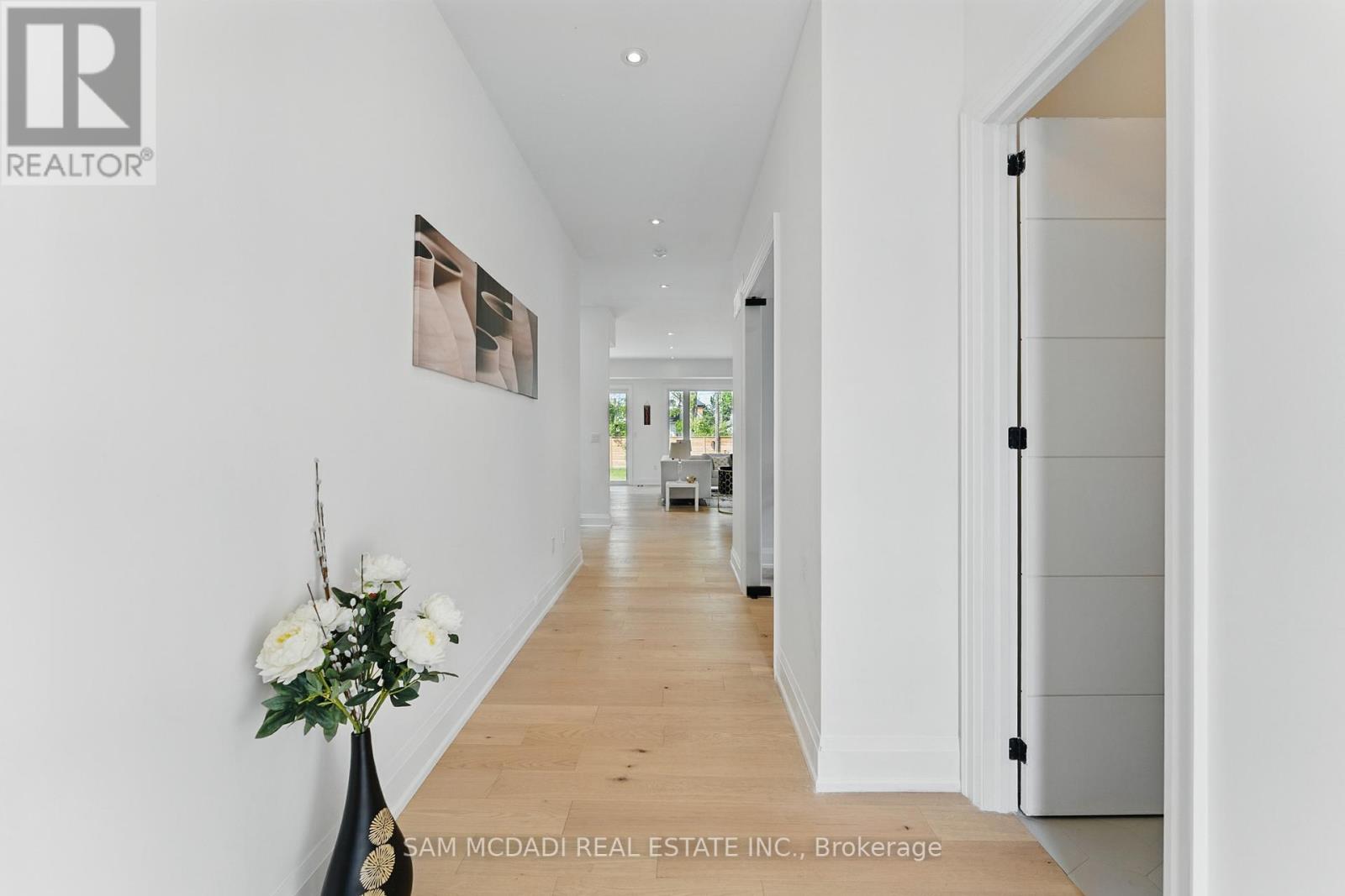1037 Meredith Avenue, Mississauga (Lakeview), Ontario  L5E 2C6 - Photo 3 - W12191005