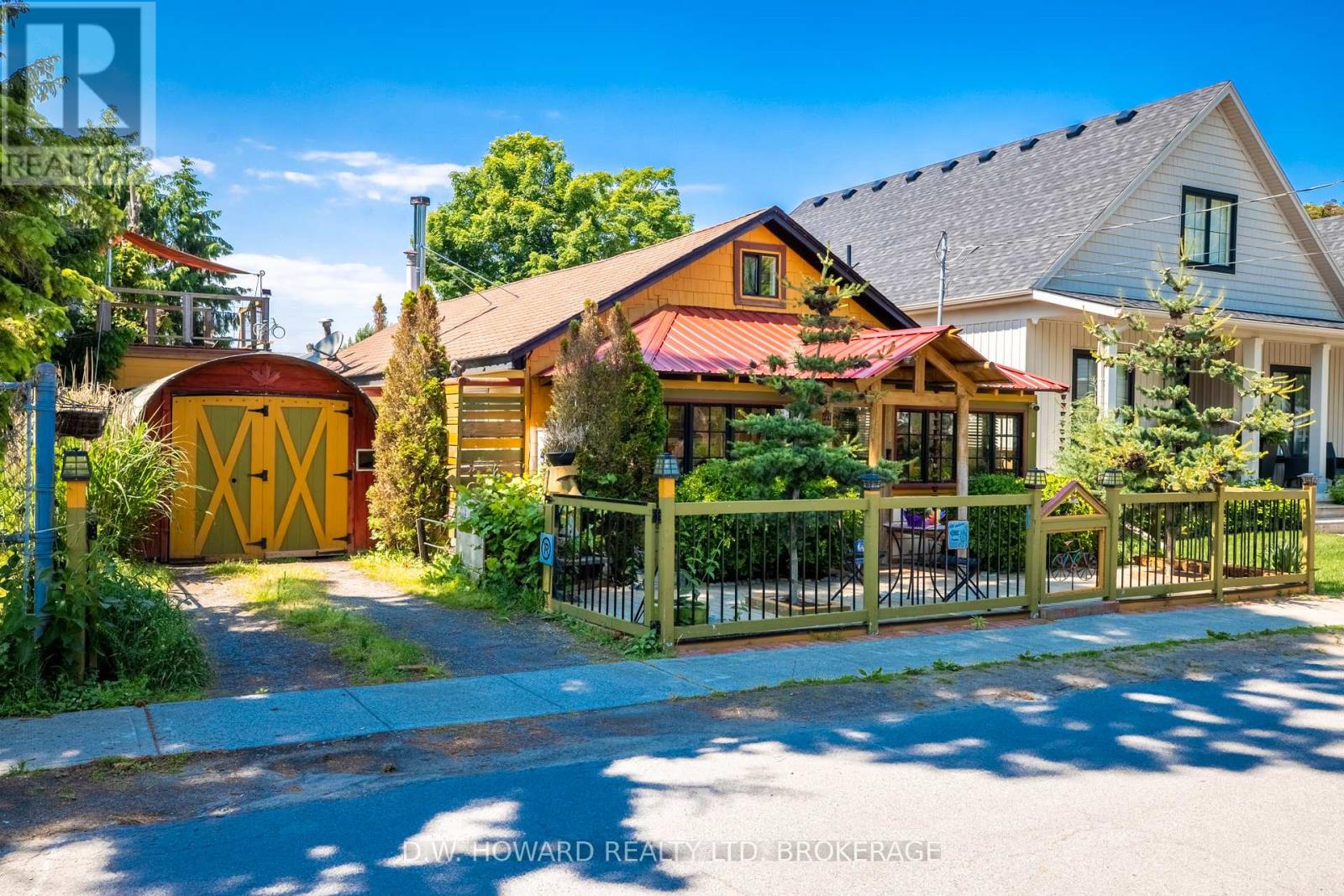 3816 Crystal Beach Drive, Fort Erie (Crystal Beach), Ontario  L0S 1B0 - Photo 2 - X12216147