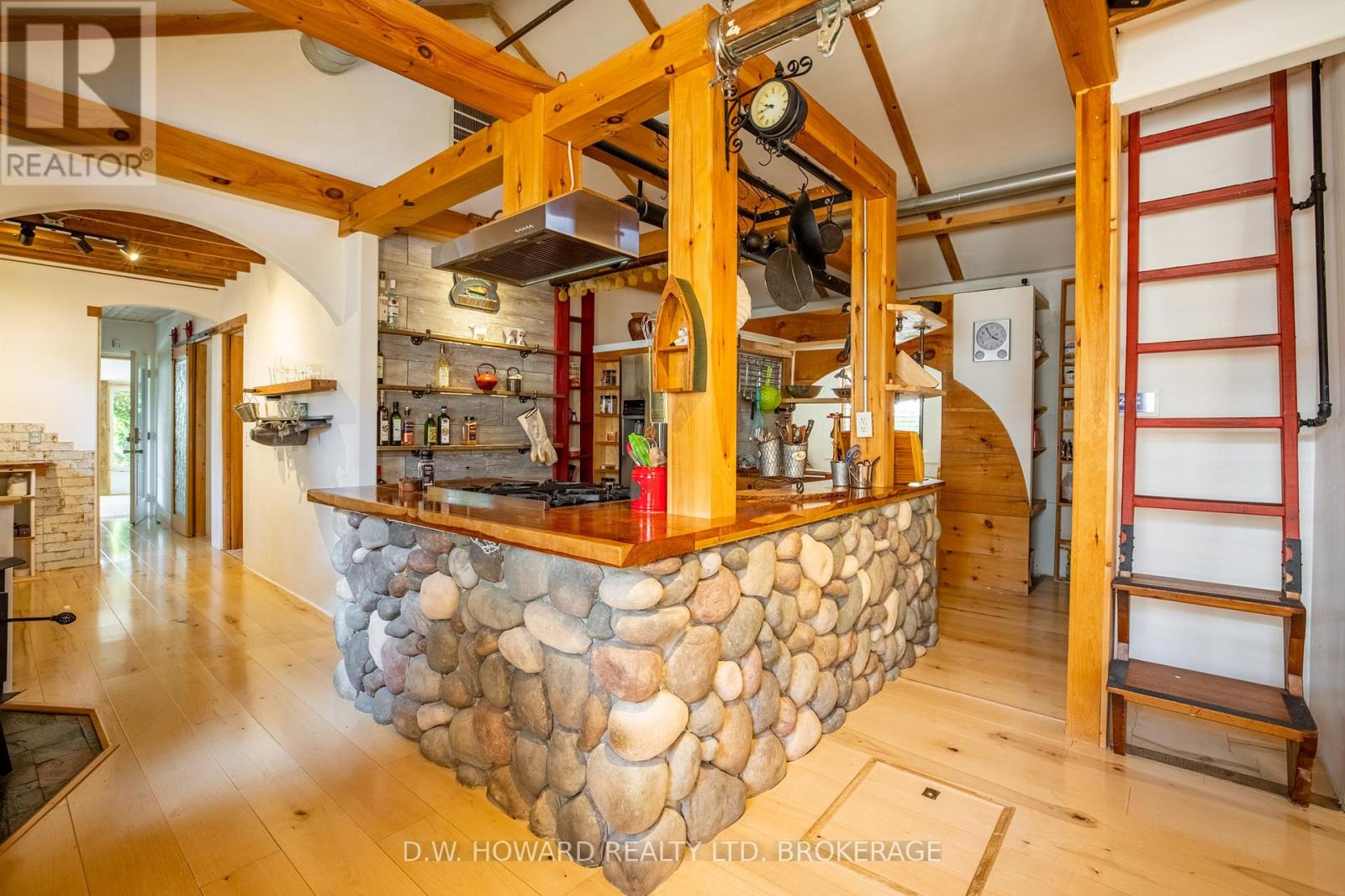 3816 Crystal Beach Drive, Fort Erie (Crystal Beach), Ontario  L0S 1B0 - Photo 11 - X12216147