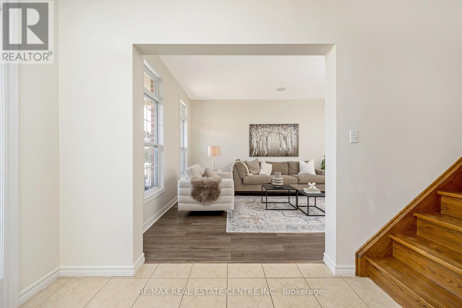 237 Ridge Top Crescent, Guelph/eramosa, Ontario  N0B 2K0 - Photo 4 - X12216145