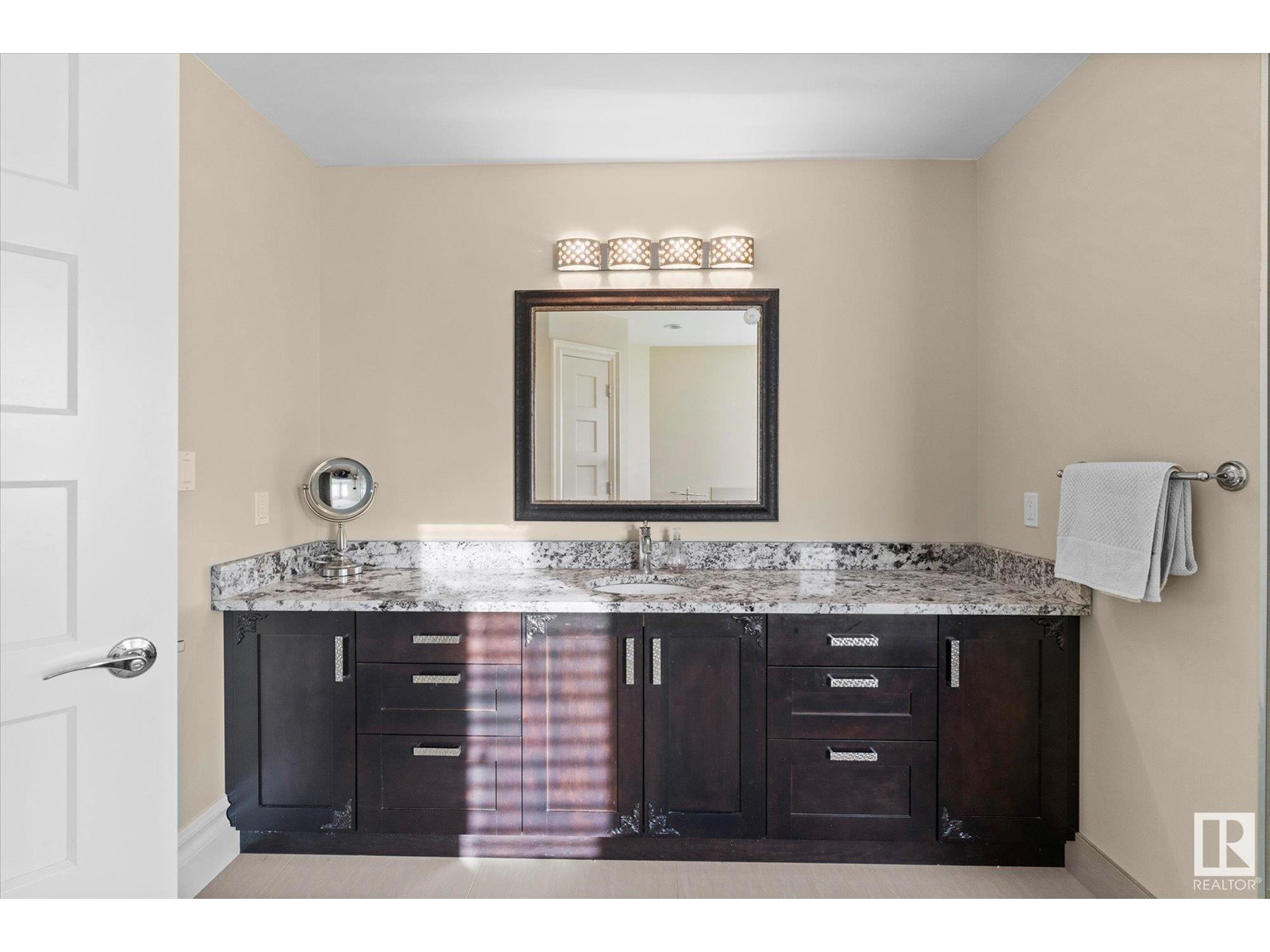 1018 Hollands Pt Nw, Edmonton, Alberta  T6R 3T1 - Photo 40 - E4424631