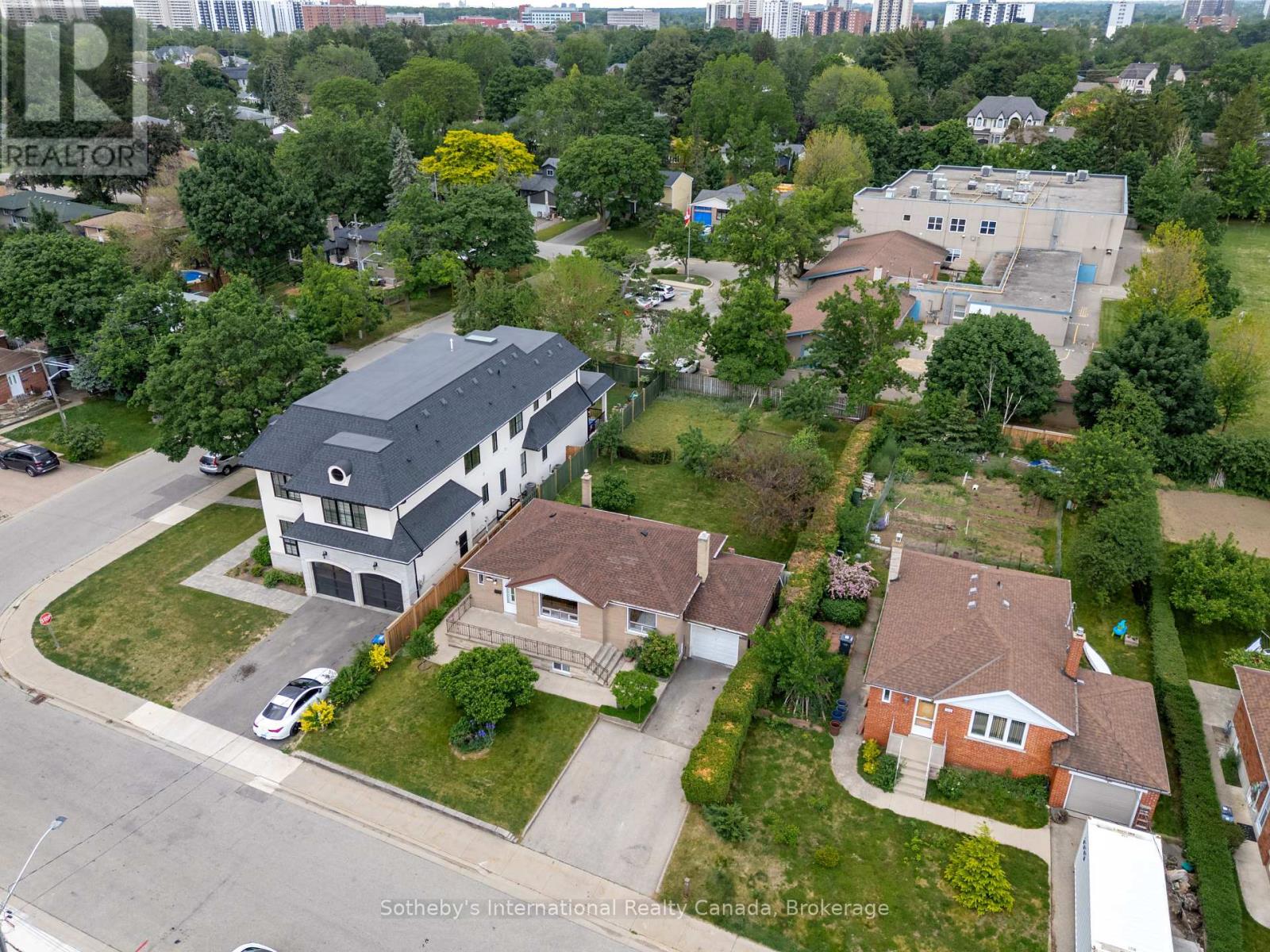2468 DONNAVALE DRIVE, Mississauga, Ontario