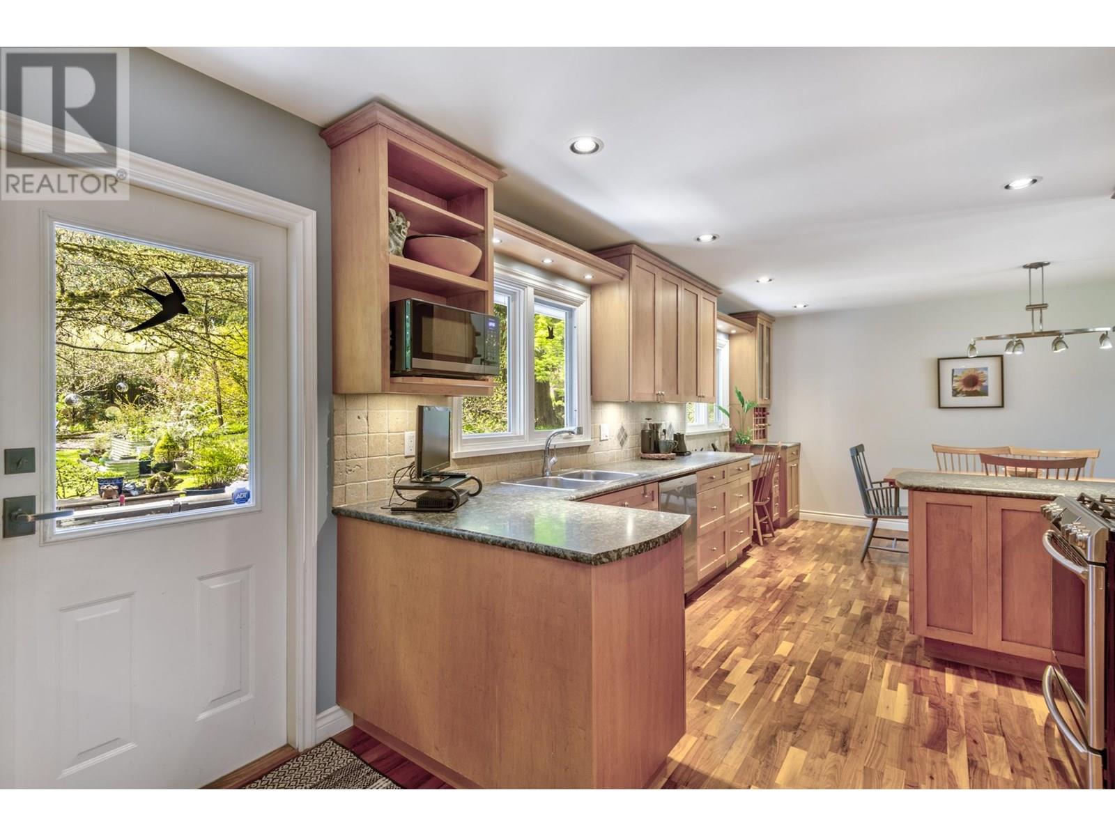 2956 Spuraway Avenue, Coquitlam, British Columbia  V3C 2C8 - Photo 16 - R2994971