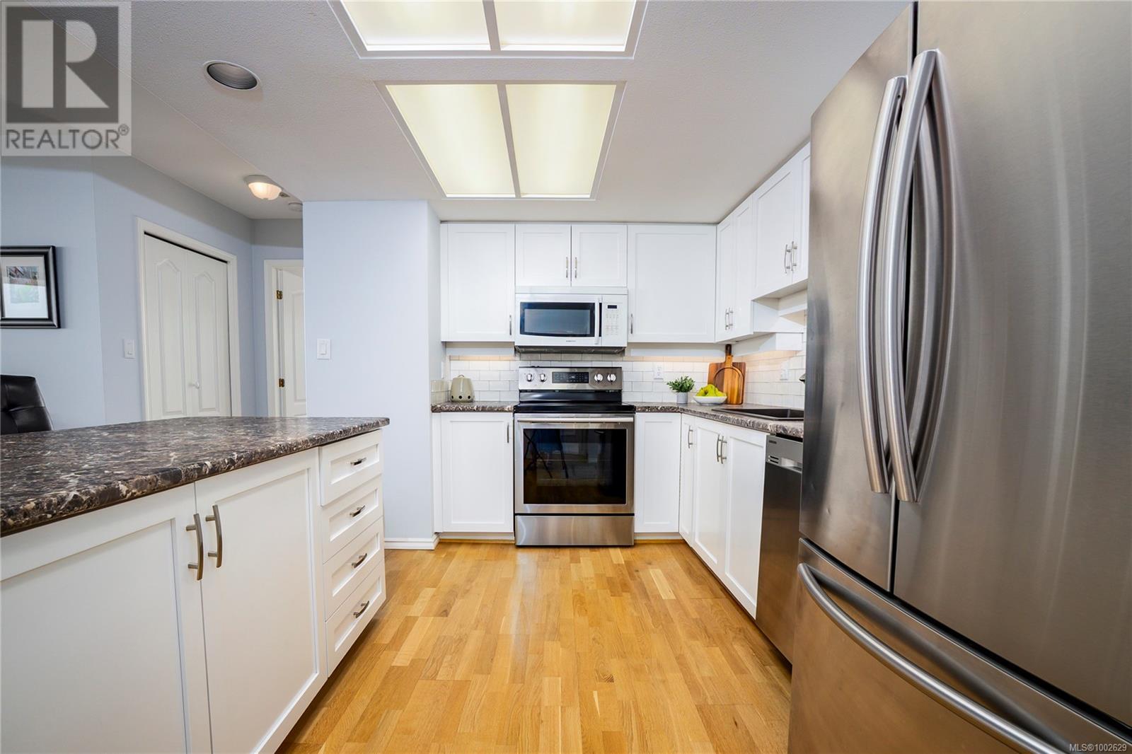 305 158 Promenade Dr, Nanaimo, British Columbia  V9R 6M7 - Photo 11 - 1002629