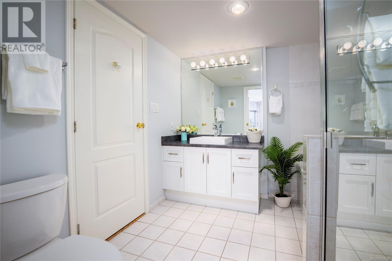 305 158 Promenade Dr, Nanaimo, British Columbia  V9R 6M7 - Photo 21 - 1002629