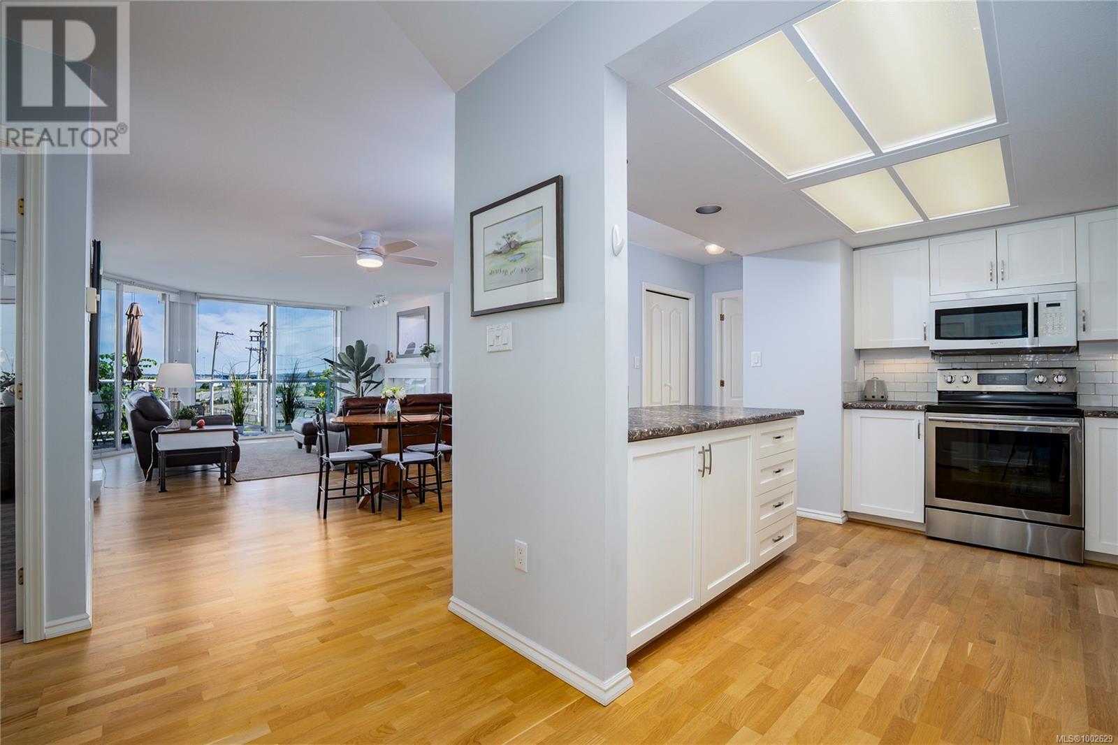 305 158 Promenade Dr, Nanaimo, British Columbia  V9R 6M7 - Photo 3 - 1002629