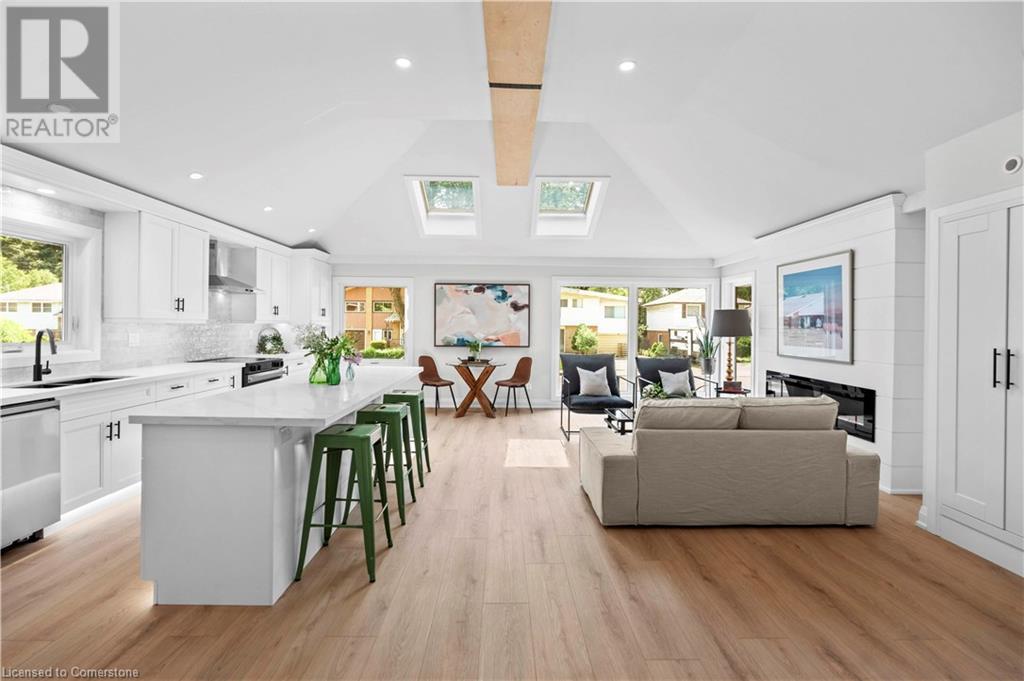 Property at 15 HARDALE Crescent image 4