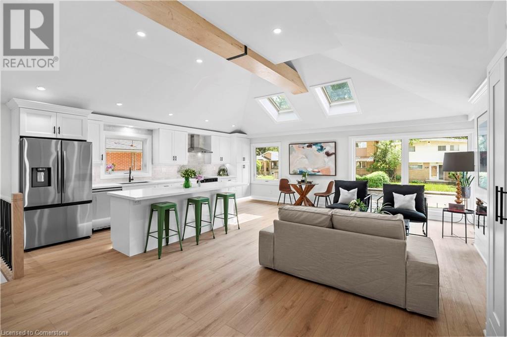 Property at 15 HARDALE Crescent image 5