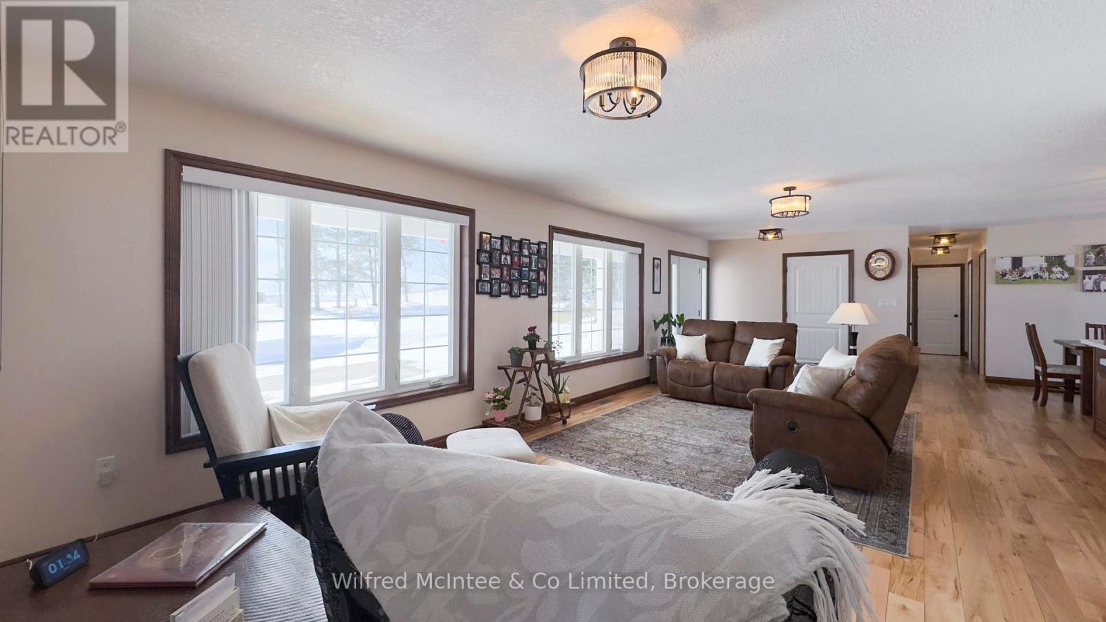 422 Hayes Lake Avenue, Huron-Kinloss, Ontario  N0G 2B0 - Photo 19 - X12010280