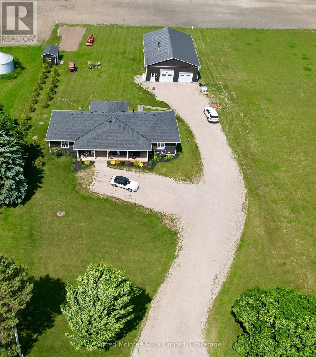422 HAYES LAKE AVENUE, Huron-Kinloss, Ontario