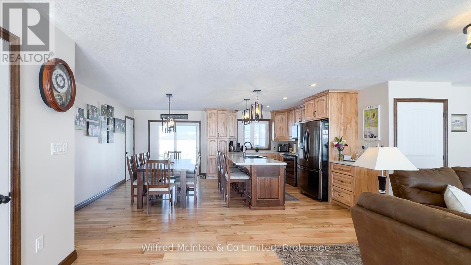 422 Hayes Lake Avenue, Huron-Kinloss, Ontario  N0G 2B0 - Photo 15 - X12010280
