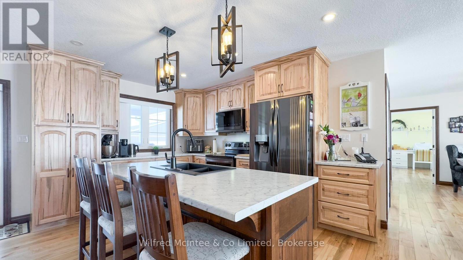 422 Hayes Lake Avenue, Huron-Kinloss, Ontario  N0G 2B0 - Photo 20 - X12010280