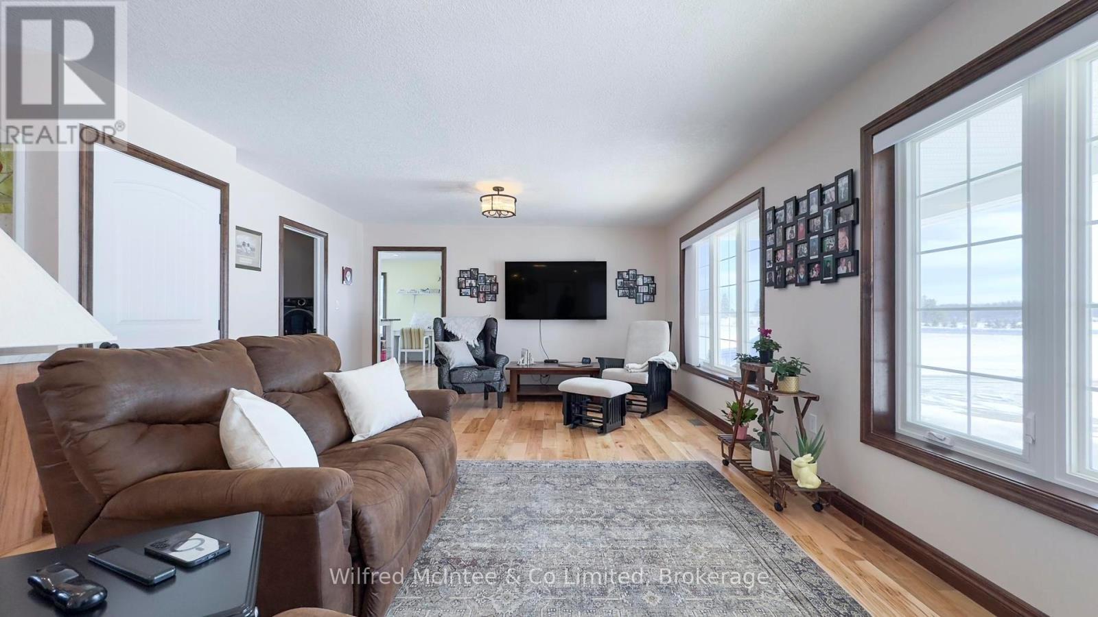 422 Hayes Lake Avenue, Huron-Kinloss, Ontario  N0G 2B0 - Photo 17 - X12010280