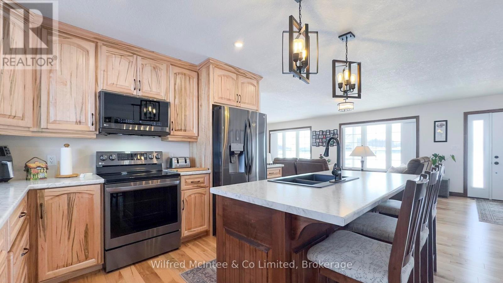 422 Hayes Lake Avenue, Huron-Kinloss, Ontario  N0G 2B0 - Photo 23 - X12010280