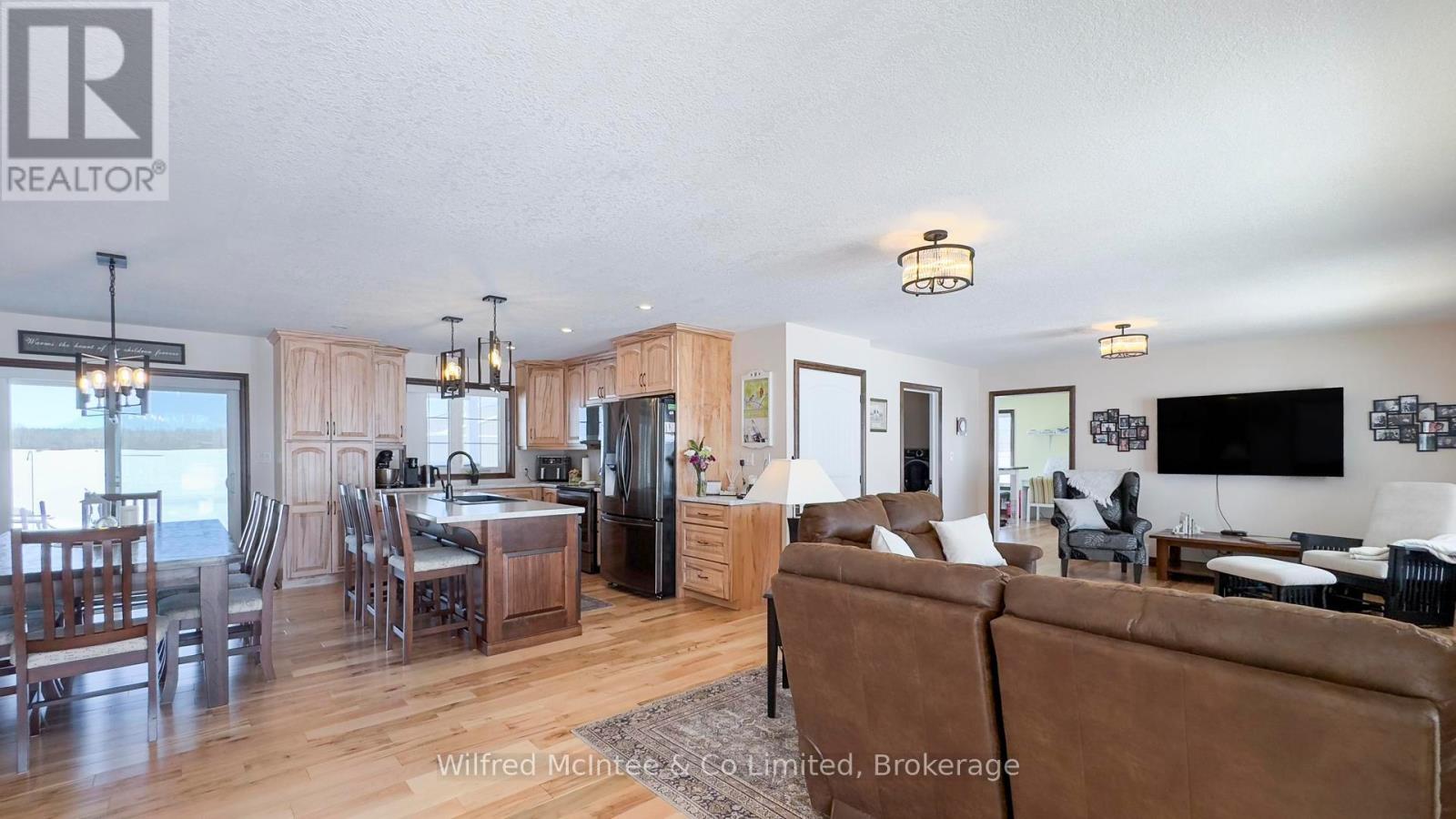 422 Hayes Lake Avenue, Huron-Kinloss, Ontario  N0G 2B0 - Photo 16 - X12010280