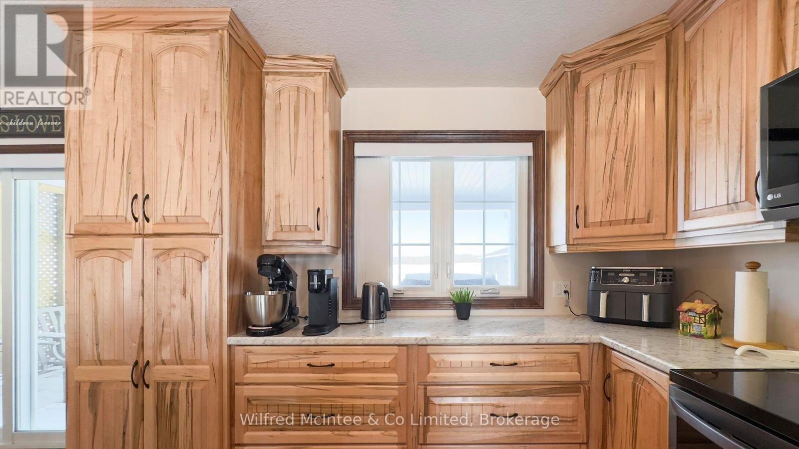 422 Hayes Lake Avenue, Huron-Kinloss, Ontario  N0G 2B0 - Photo 22 - X12010280