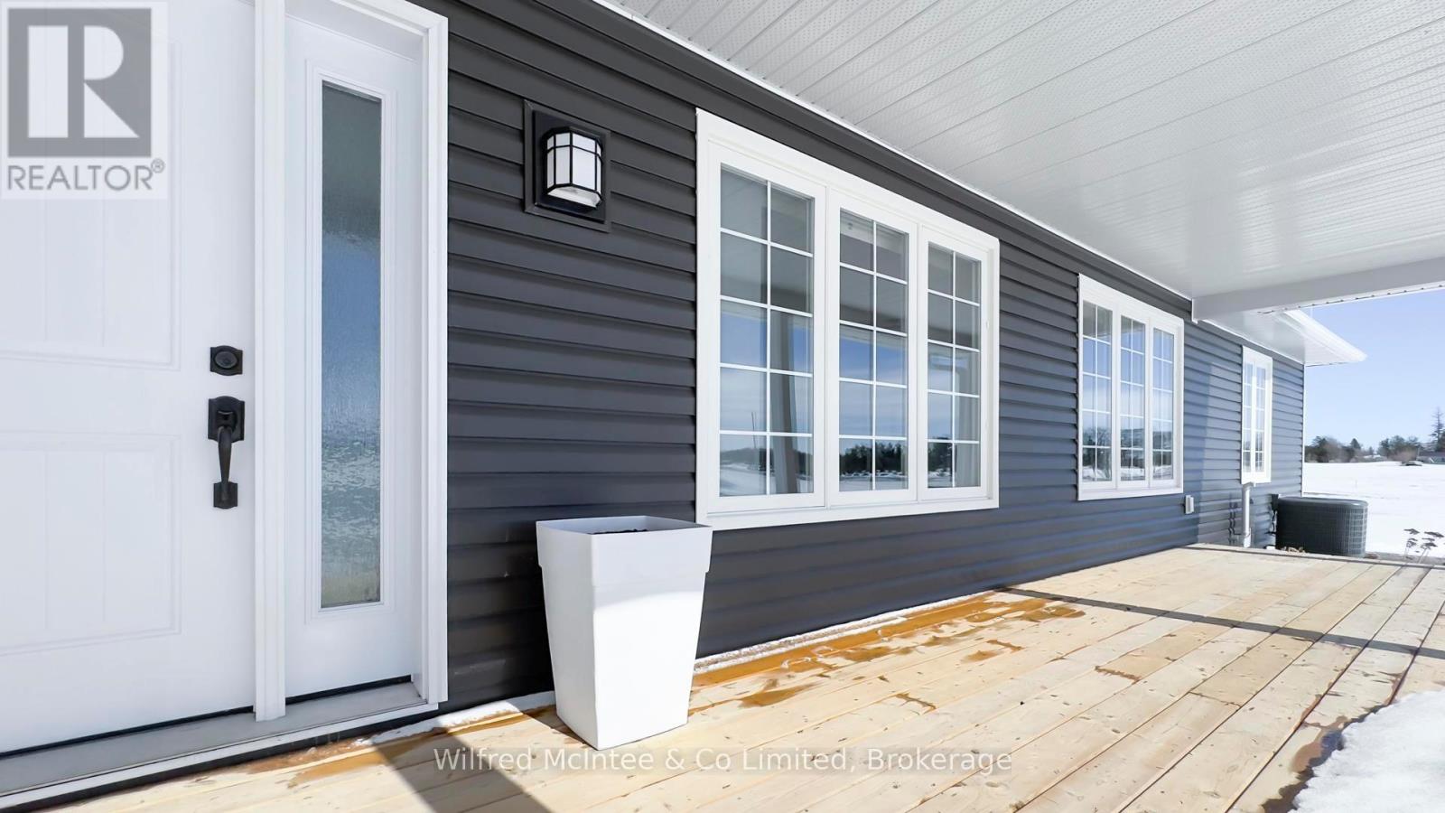 422 Hayes Lake Avenue, Huron-Kinloss, Ontario  N0G 2B0 - Photo 49 - X12010280