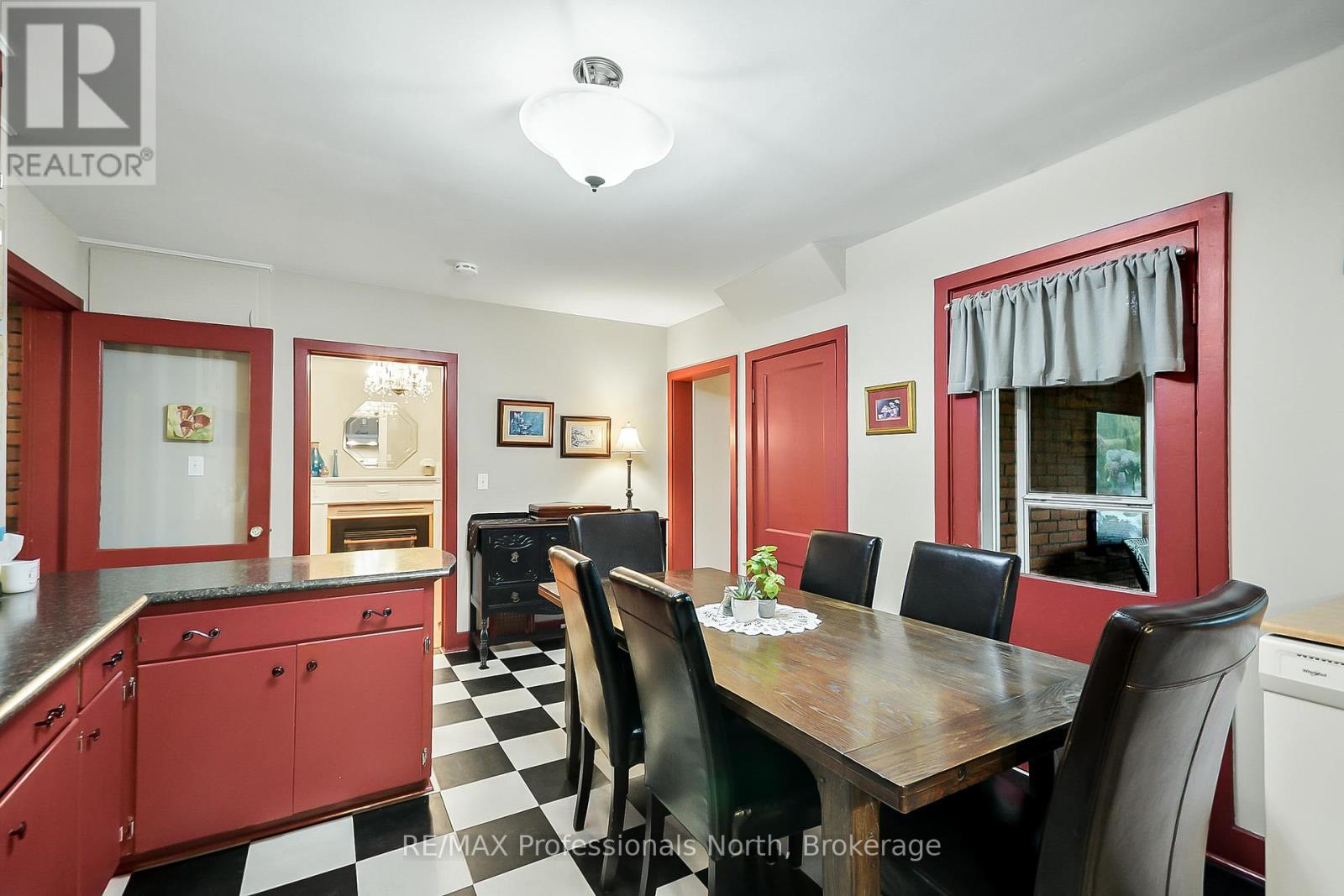 133 Main Street W, Huntsville (Chaffey), Ontario  P1H 1W5 - Photo 10 - X12215212