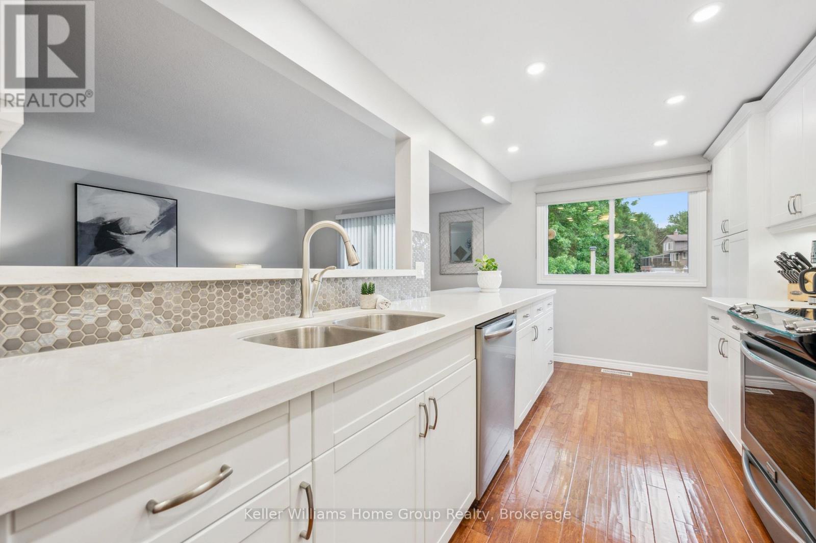 375 Imperial Road S, Guelph (Willow West/sugarbush/west Acres), Ontario  N1K 1L3 - Photo 17 - X12216127