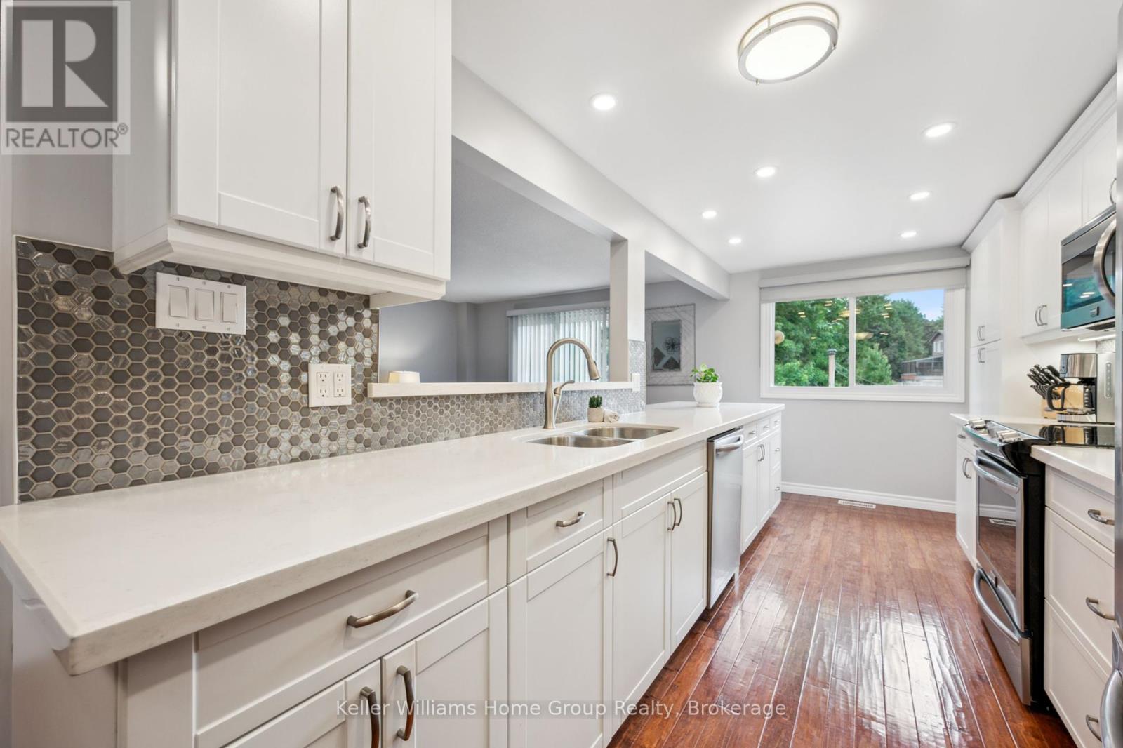 375 Imperial Road S, Guelph (Willow West/sugarbush/west Acres), Ontario  N1K 1L3 - Photo 16 - X12216127