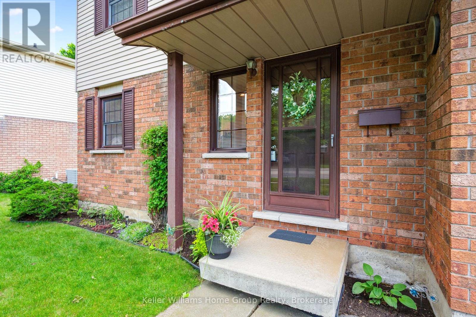 375 Imperial Road S, Guelph (Willow West/sugarbush/west Acres), Ontario  N1K 1L3 - Photo 7 - X12216127