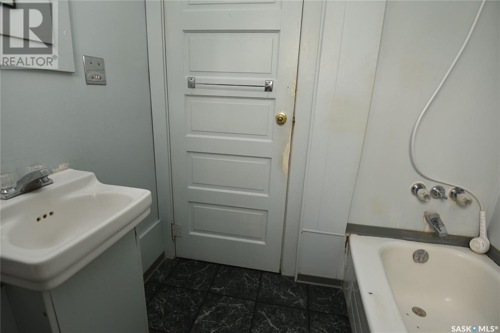303 2nd Street W, Nipawin, Saskatchewan  S0E 1E0 - Photo 13 - SK009180