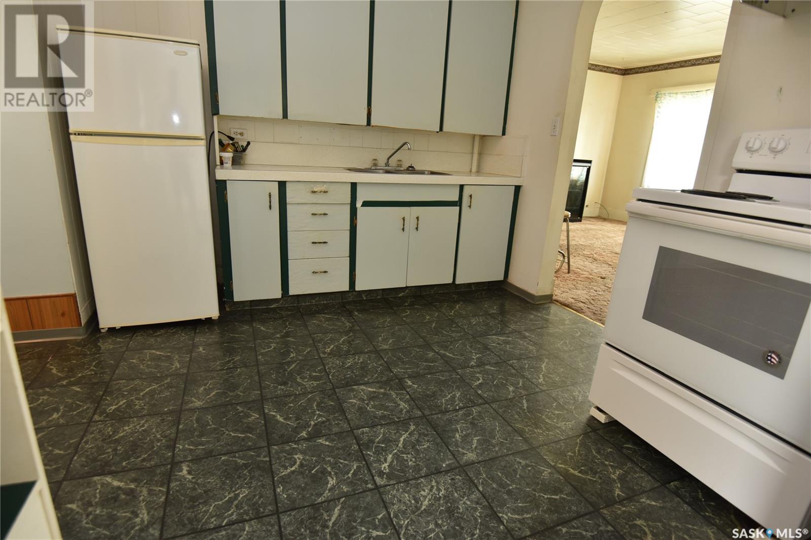 303 2nd Street W, Nipawin, Saskatchewan  S0E 1E0 - Photo 4 - SK009180