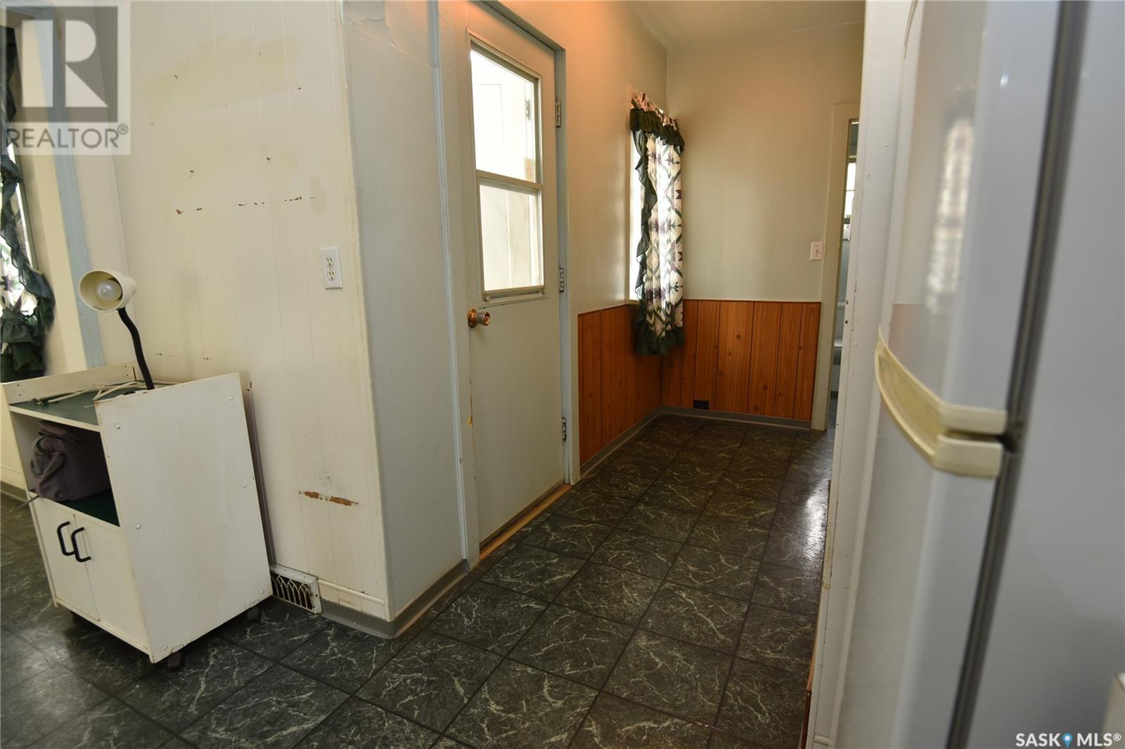 303 2nd Street W, Nipawin, Saskatchewan  S0E 1E0 - Photo 5 - SK009180