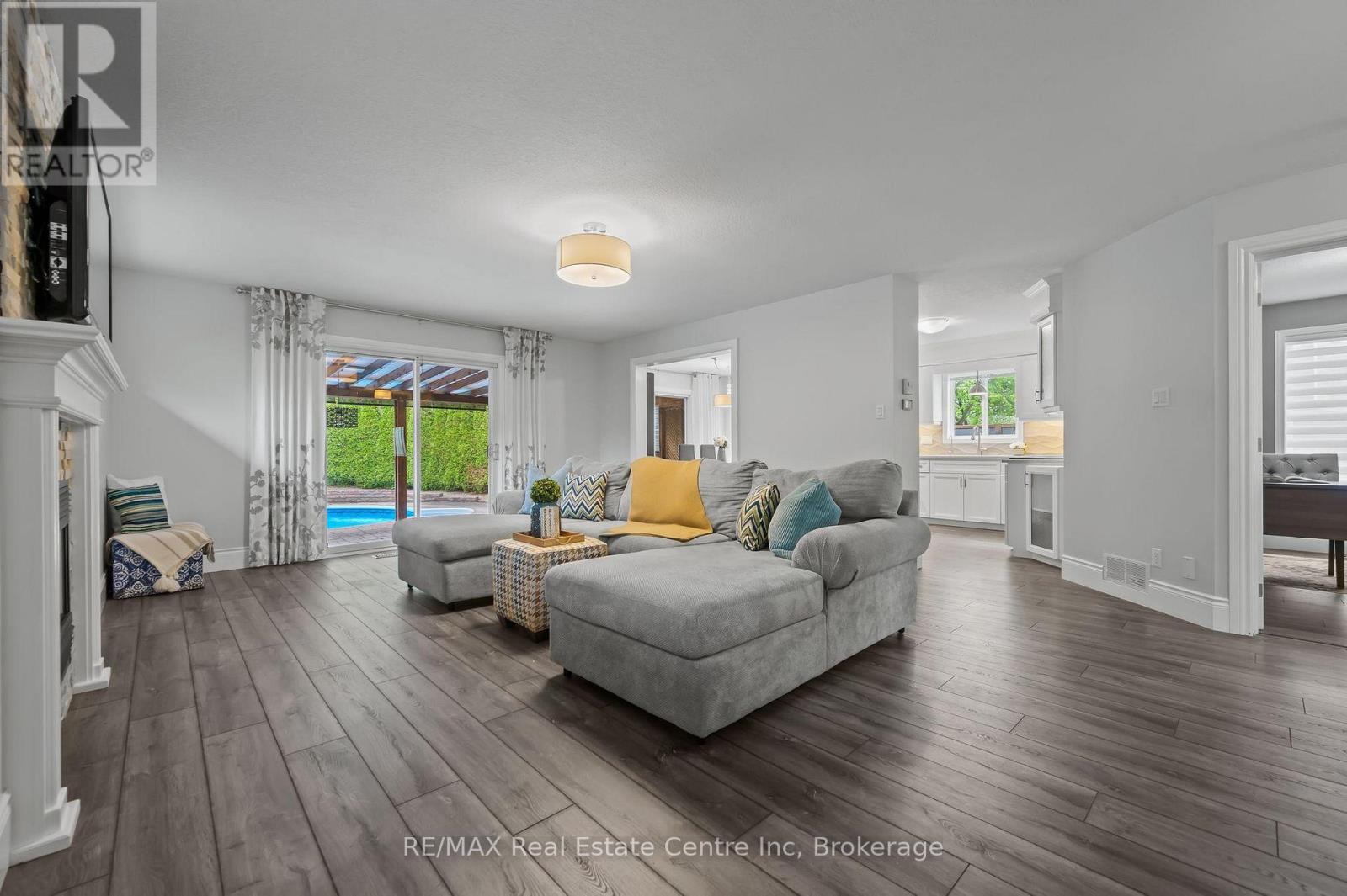 52 Bond Court, Guelph, Ontario  N1H 8N7 - Photo 12 - X12216185