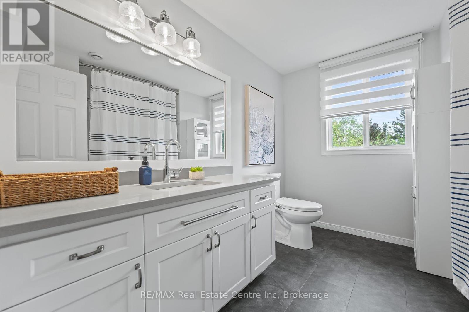 52 Bond Court, Guelph, Ontario  N1H 8N7 - Photo 24 - X12216185