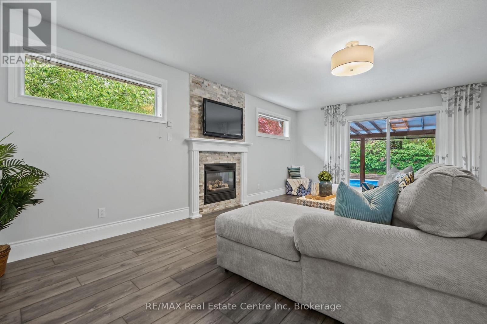 52 Bond Court, Guelph, Ontario  N1H 8N7 - Photo 11 - X12216185