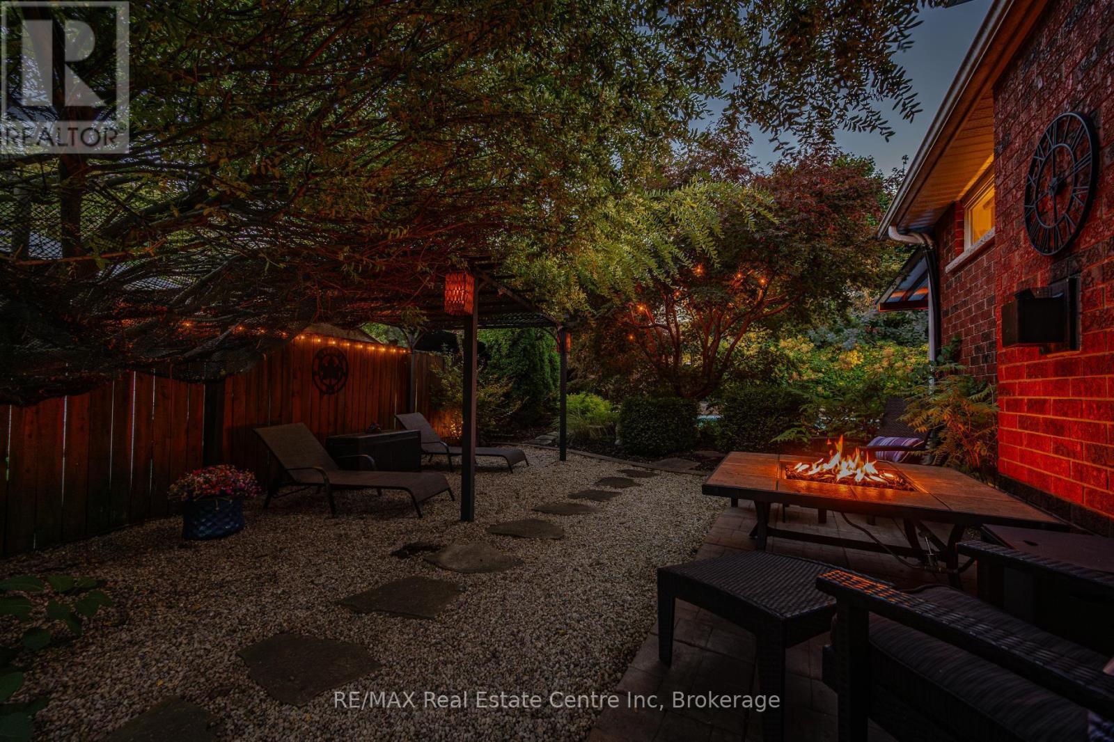 52 Bond Court, Guelph, Ontario  N1H 8N7 - Photo 41 - X12216185