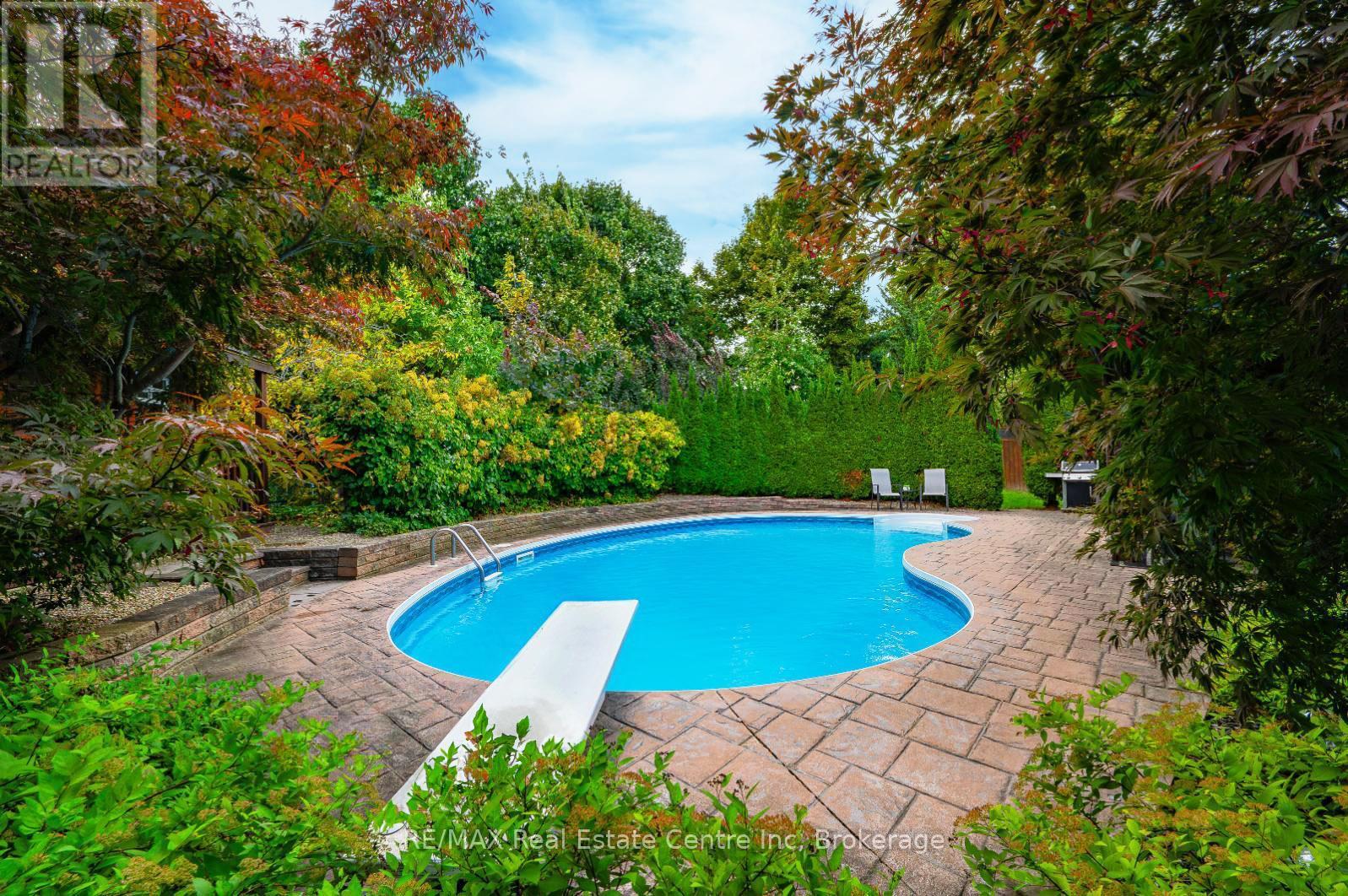 52 BOND COURT, Guelph, Ontario