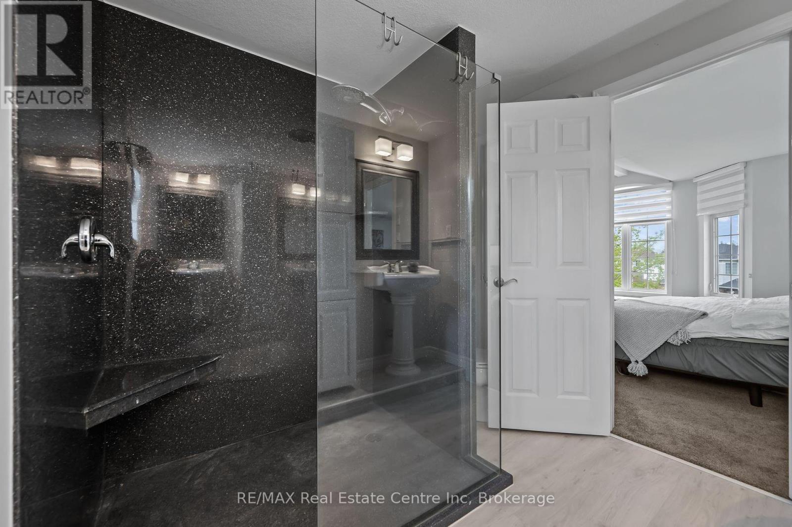 52 Bond Court, Guelph, Ontario  N1H 8N7 - Photo 19 - X12216185