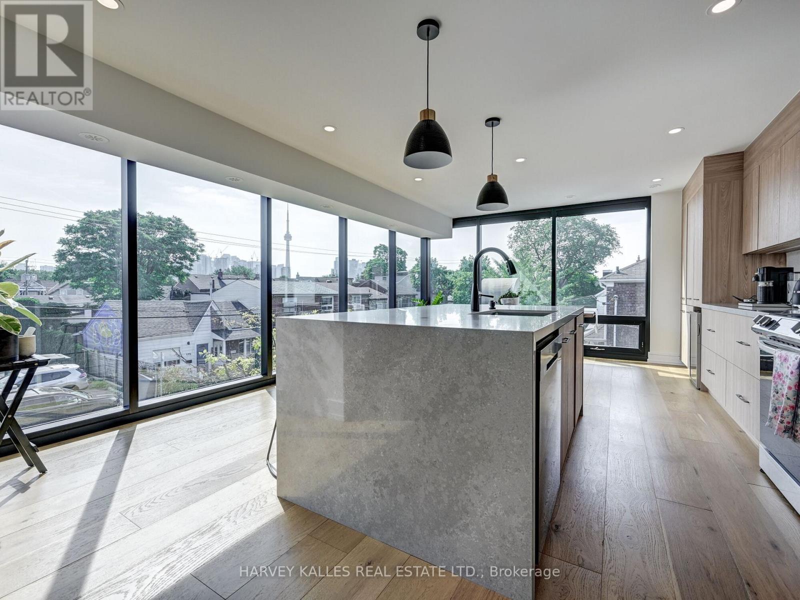 Upper - 885 Dundas Street W, Toronto, Ontario  M6J 1B9 - Photo 10 - C12216159
