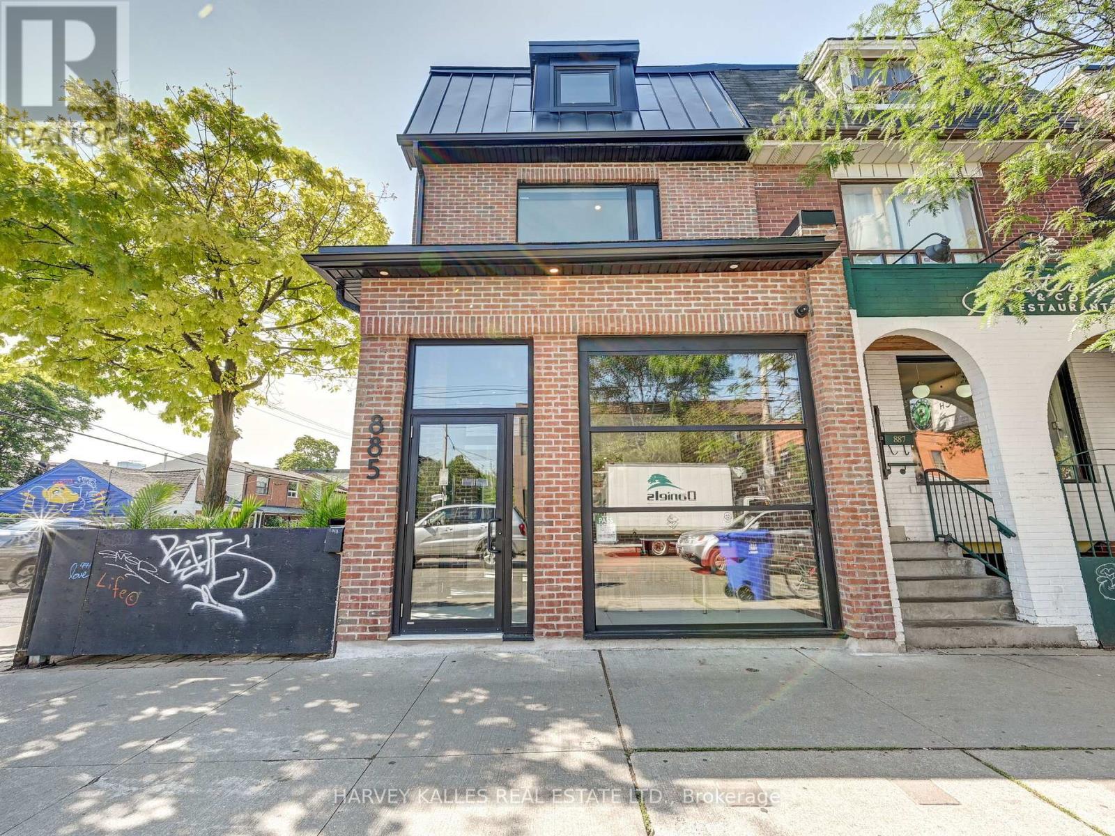 UPPER - 885 DUNDAS STREET W, Toronto, Ontario