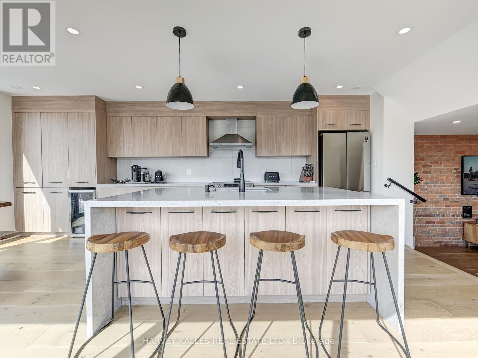 Upper - 885 Dundas Street W, Toronto, Ontario  M6J 1B9 - Photo 11 - C12216159