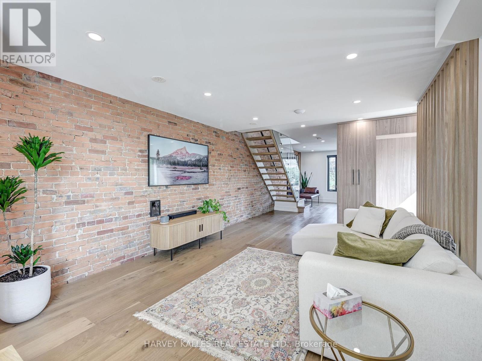 Upper - 885 Dundas Street W, Toronto, Ontario  M6J 1B9 - Photo 6 - C12216159