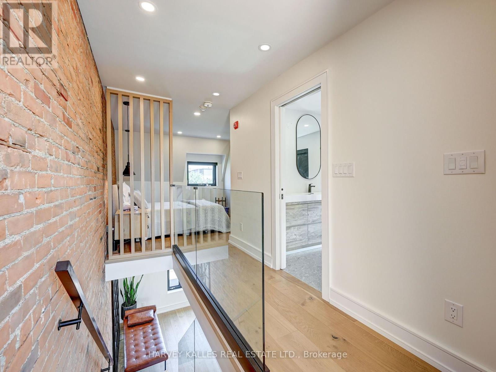 Upper - 885 Dundas Street W, Toronto, Ontario  M6J 1B9 - Photo 17 - C12216159