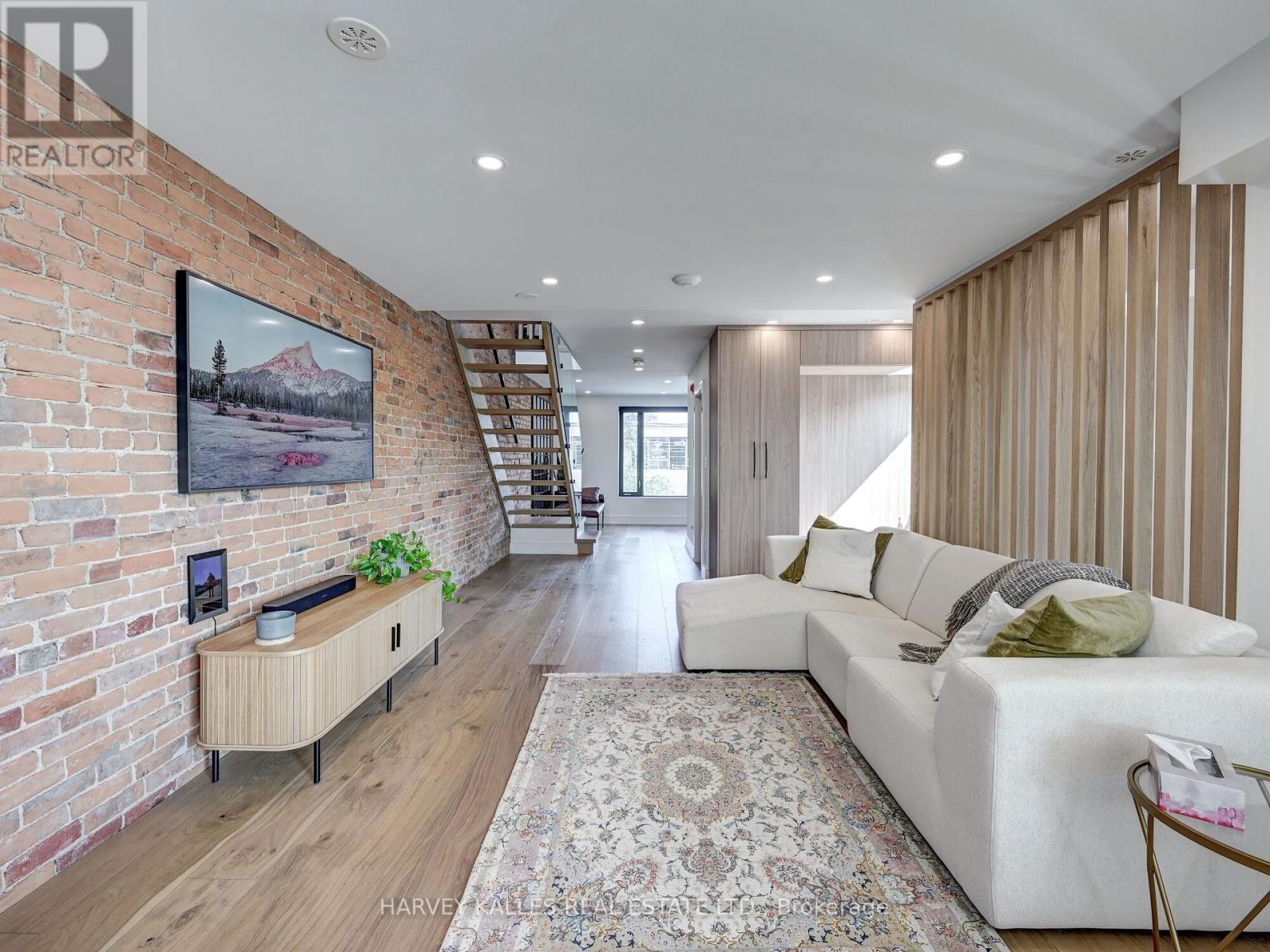 Upper - 885 Dundas Street W, Toronto, Ontario  M6J 1B9 - Photo 7 - C12216159